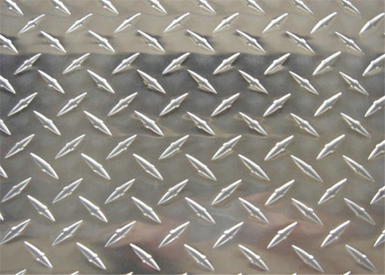 La Chine Bandes de roulement d'escalier en aluminium durables de plat de bande de roulement de diamant/plat de diamant pour la construction fournisseur